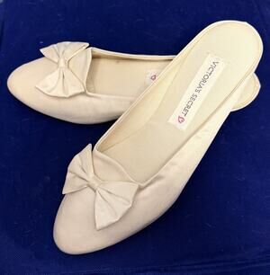 Victoria’s Secret Vintage IVORY Slippers Silk Wedding Size M (7/8) NEW